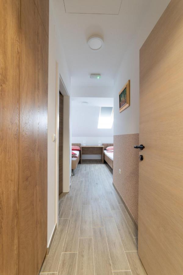 Apartmani Spoljar Zupanja Exterior foto